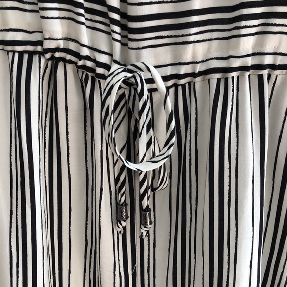 Black and White Romper - Picture 5 of 6